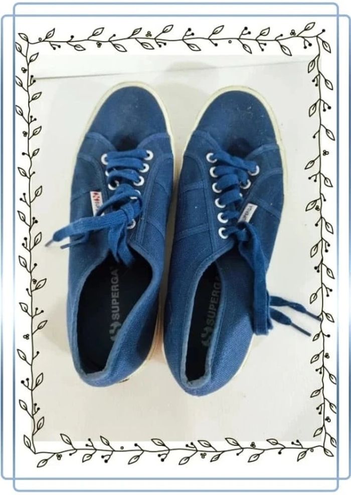 Chaussures Superga bleu, taille 42, bon état mais quelques traces - photo numéro 3