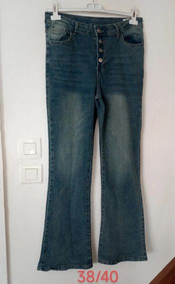 Jeans strech bas évasé femme.38/40..