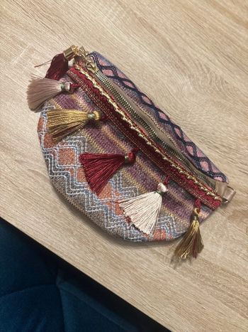 Sacoche à pompon