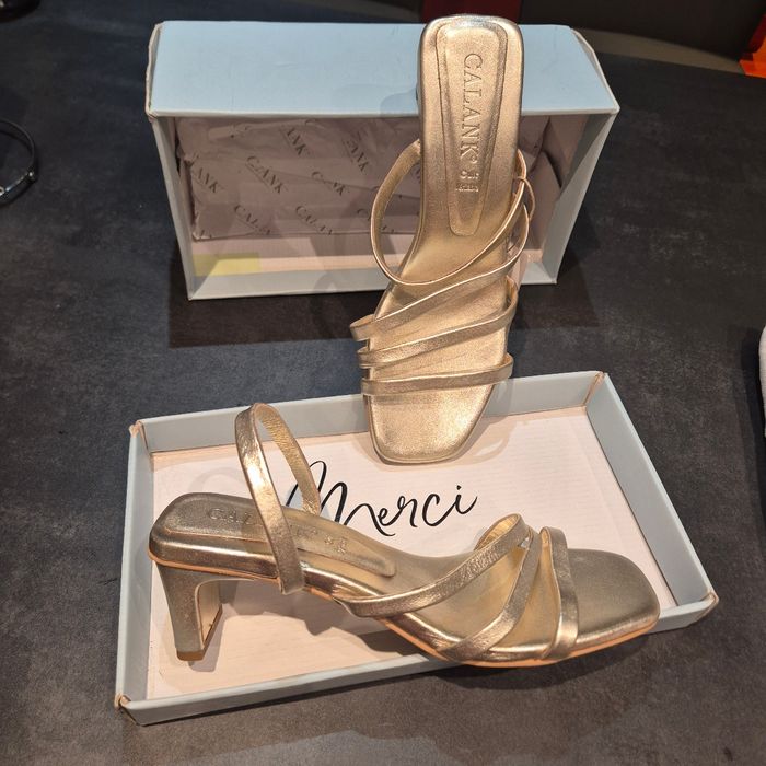 Chaussures femmes dorées - photo numéro 4