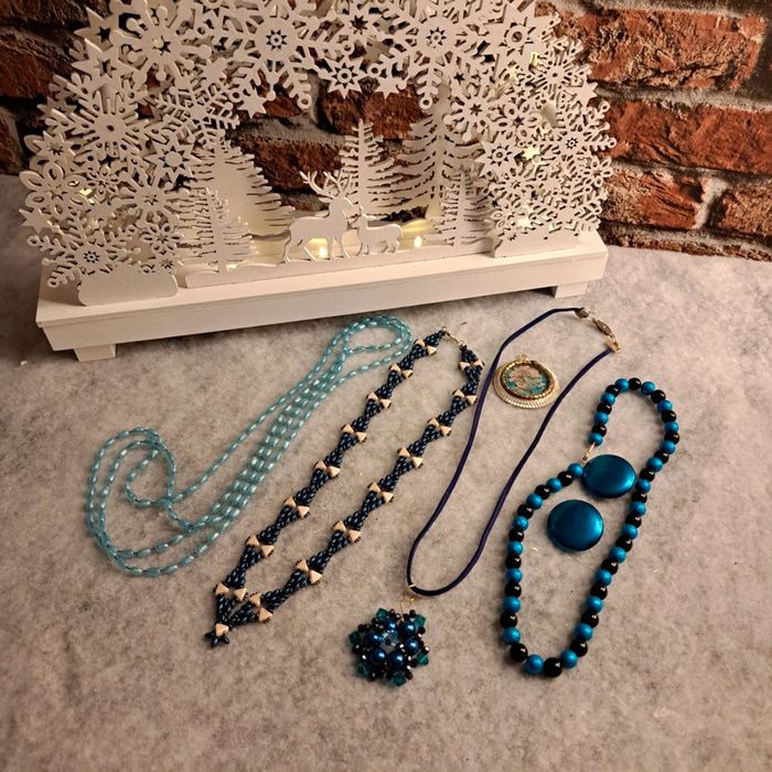 Lot de bijoux colliers pendentif boucles d'oreilles