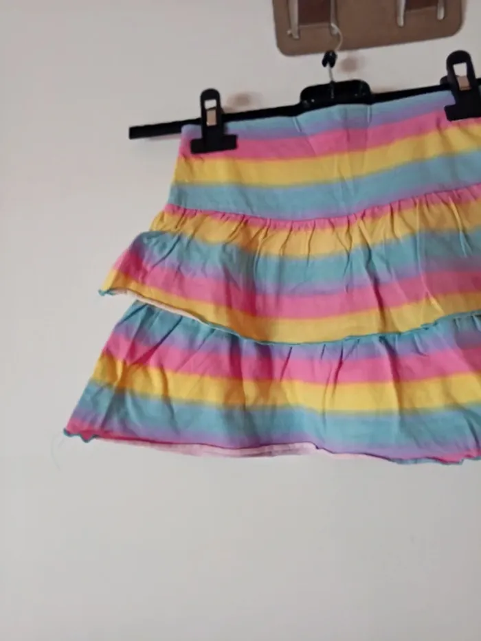 Jolie jupe multicolore.  C&A. 6 ans - photo numéro 5