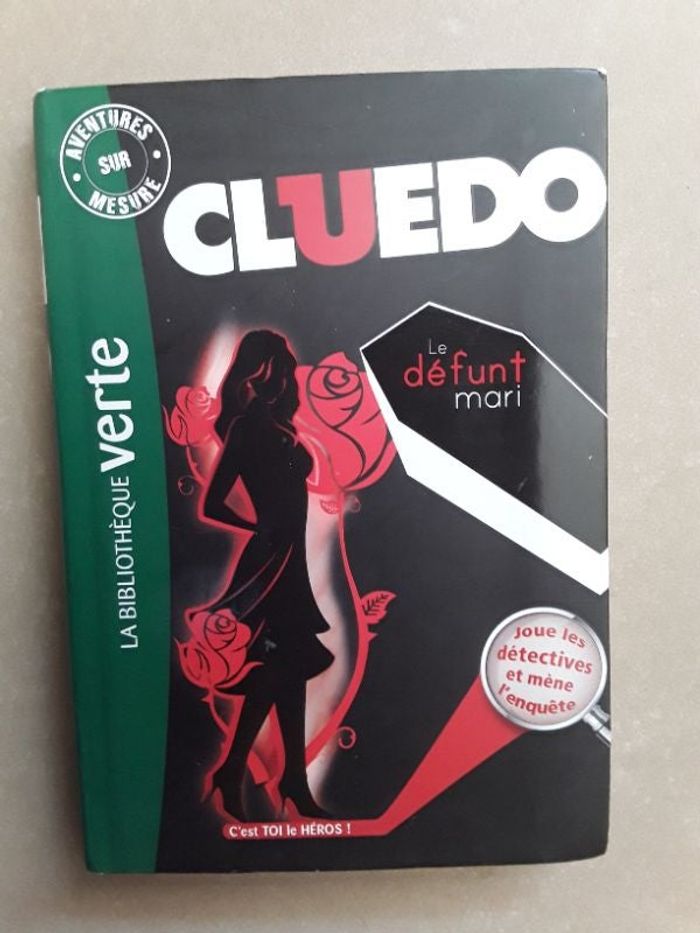 Livre Cluedo - le défunt mari HACHETTE TBE