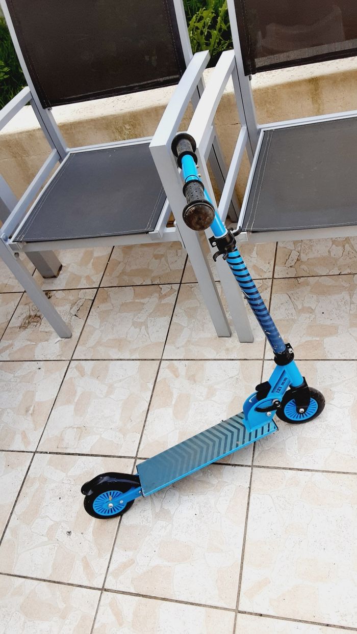 Trottinette patinette bleu réglable en 3 hauteurs 70, 75 et 80 cm - photo numéro 2