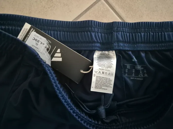 Short adidas Arsenal neuf avec étiquettes - photo numéro 2