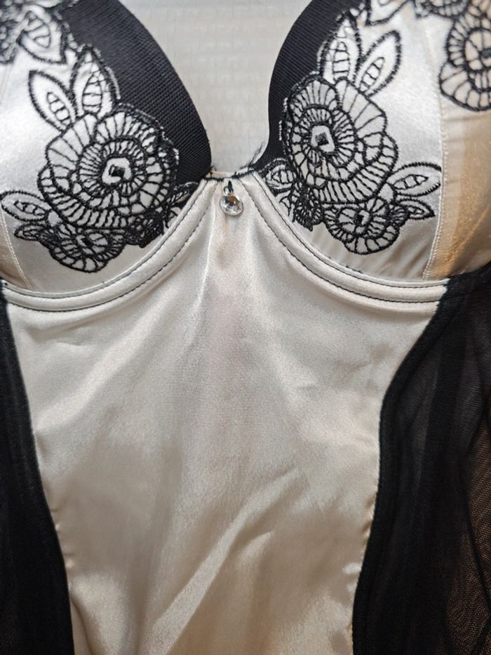 Corset Etam noir et blanc en satin et dentelle - photo numéro 3