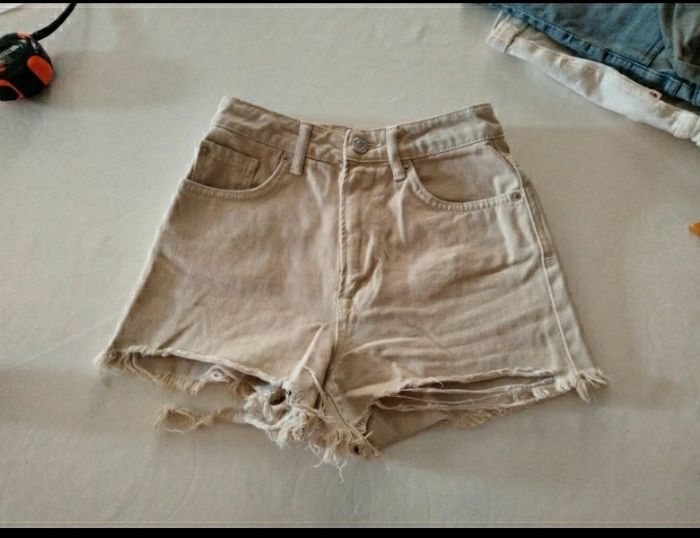 Short beige Stradivarius 32 - photo numéro 2