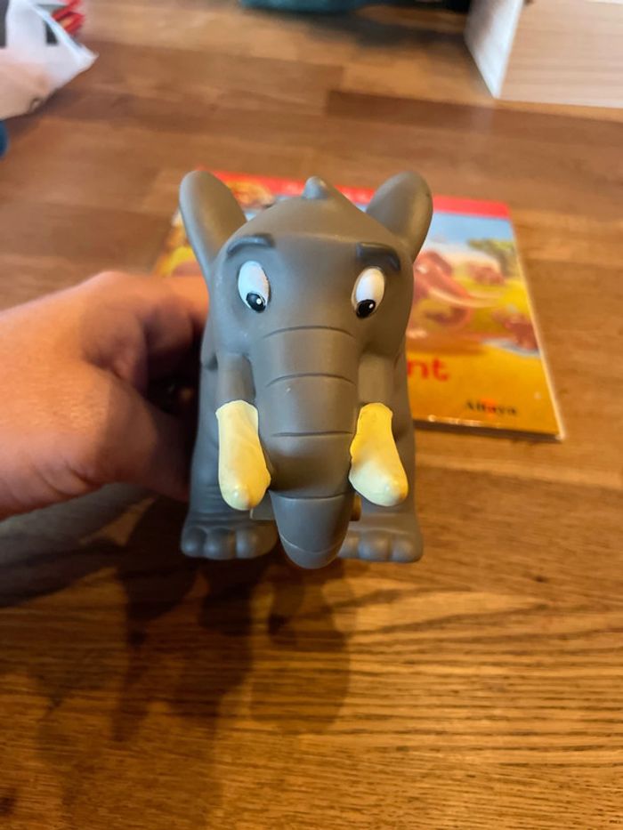Livre Altaya Le monde des animaux Sauvages Animaux de la savane L’elephant et sa figurine - photo numéro 2