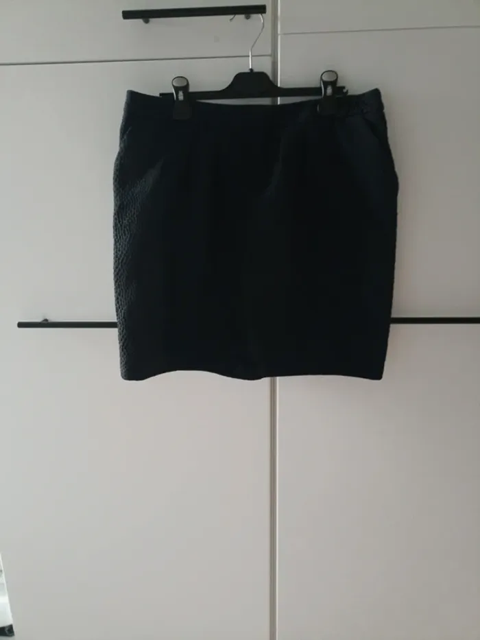 Jolie jupe marine et noire