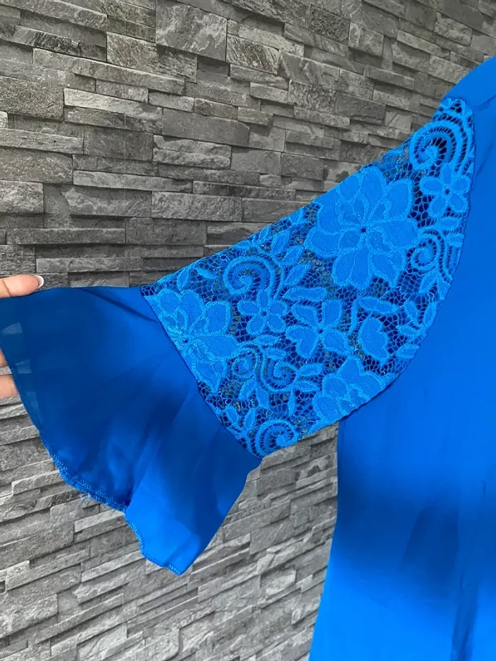 💙 Élégante Blouse Bleu Roi - Neuve avec Étiquettes MADE in ITALY 💙 - photo numéro 3