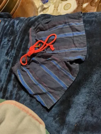 Short rayé bleu