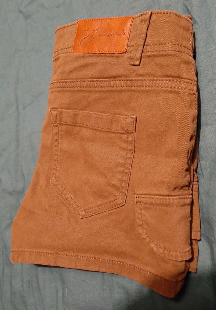 Short kaki - photo numéro 2