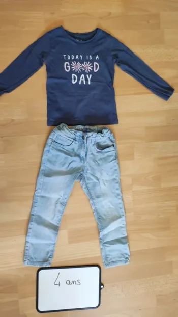 Pantalon+ t-shirt taille 4 ans