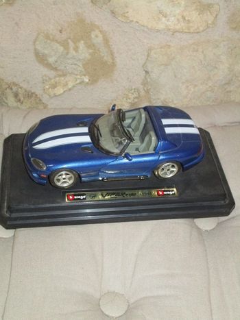 Voiture bleue Métal VIPER Burago