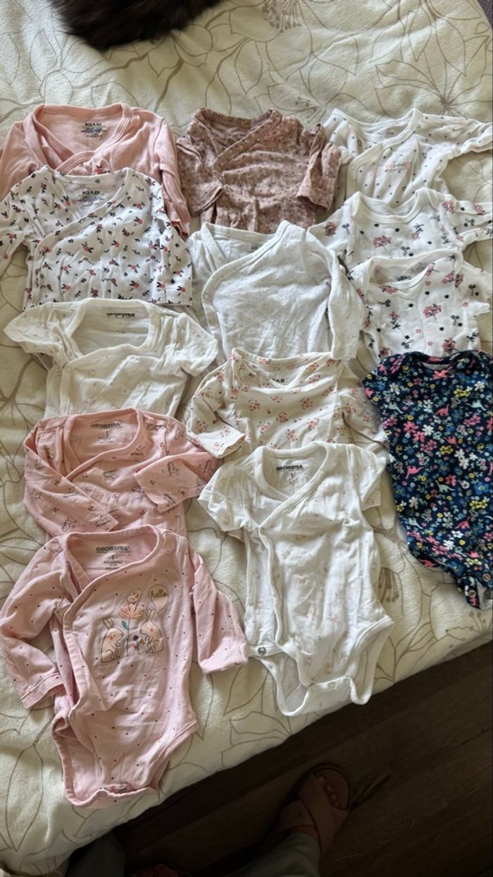 Lot de body pour fille 1 mois (bodies)