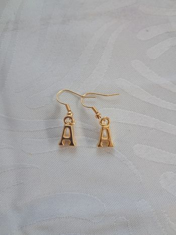 Boucle d'oreille lettre A
