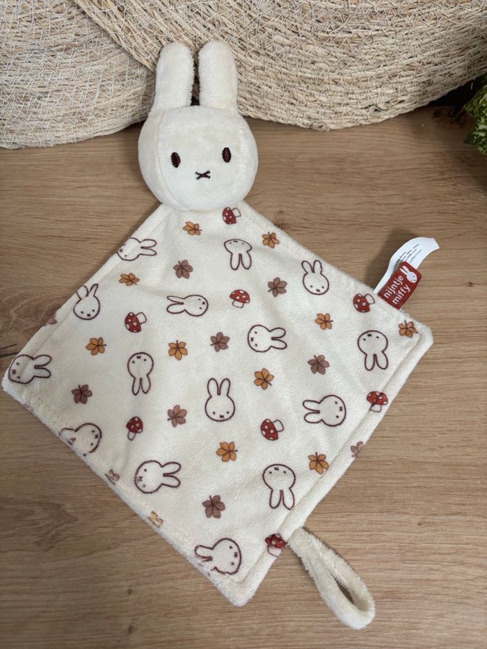 Neuf doudou plat lapin écru miffy nijntje