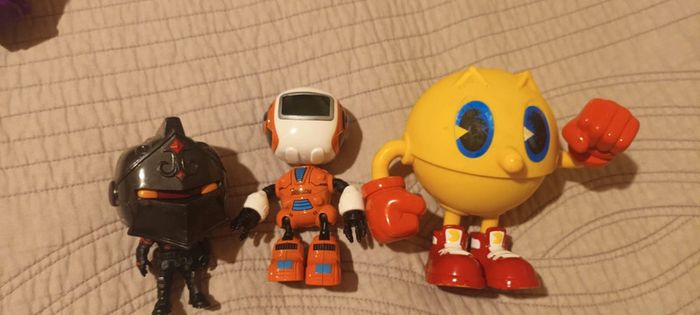 Lot de 3 figurines electronique pop tootchy et