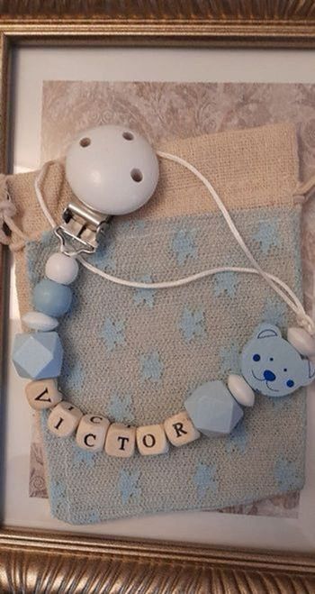 Attache tetine personnalisé avec pochette cadeau