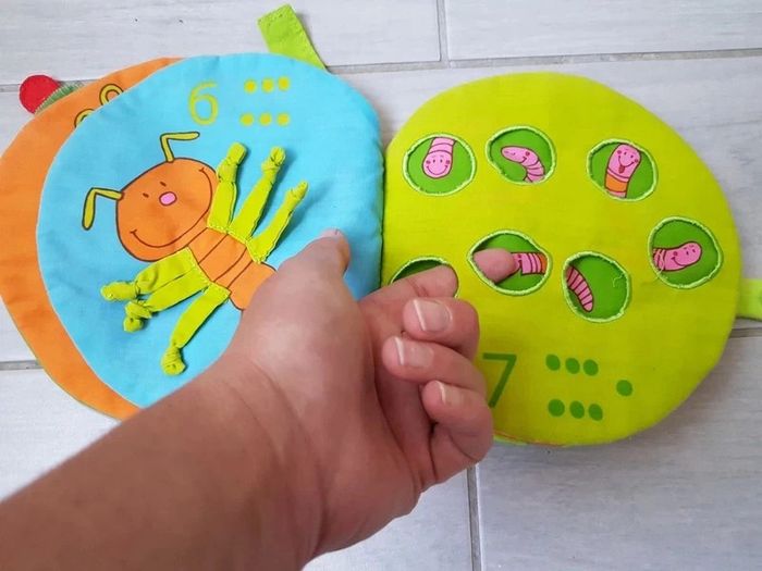 Livre en tissus  à toucher et apprentissage chiffres  liliputiens - photo numéro 6