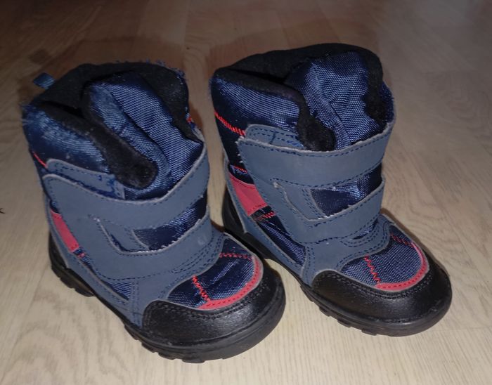 Bottes de neige après-ski bleu marine 
P. 23