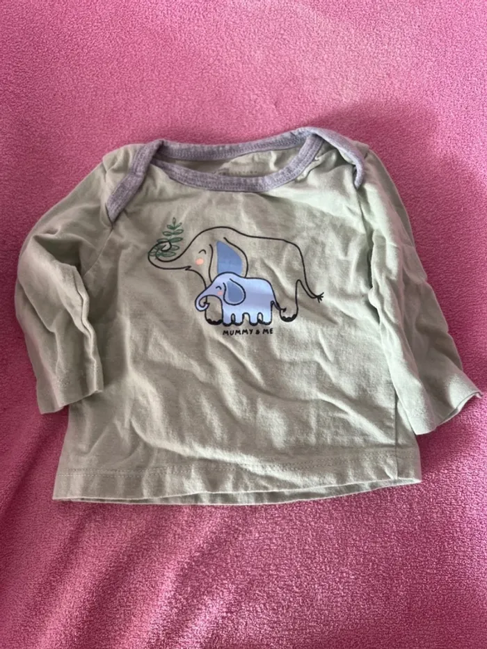Lot de 2 tshirts à longues manches taille 1 mois - photo numéro 3