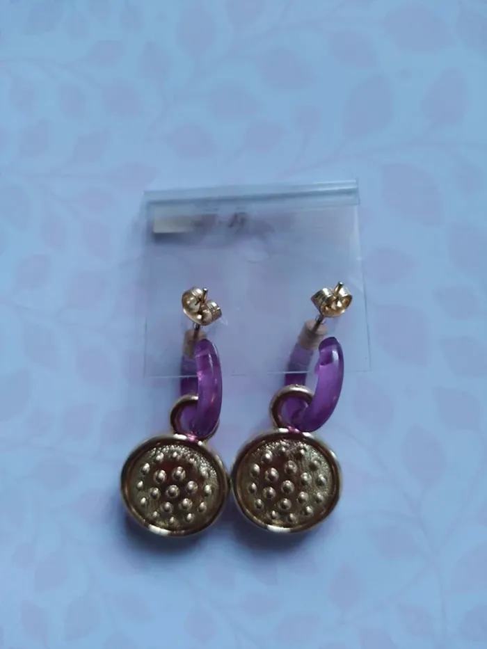 Boucles d'oreilles dorées violettes oreilles percées - photo numéro 2