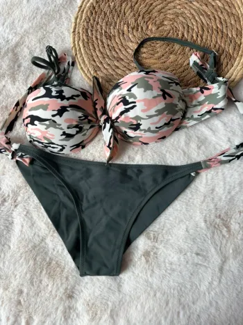 Bikini kaki