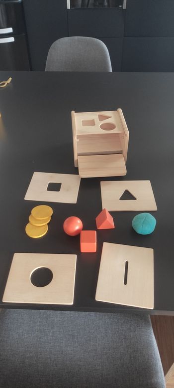 Boute de permanence de l'objet Montessori