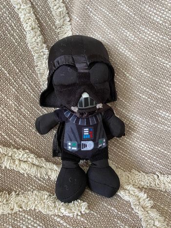 Peluche doudou 22cm Disney Star Wars Dark vador noir très bon état