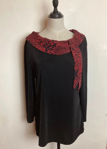 Blouse noire et rouge 42