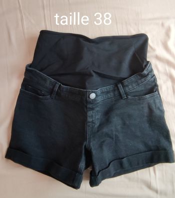 Short noir