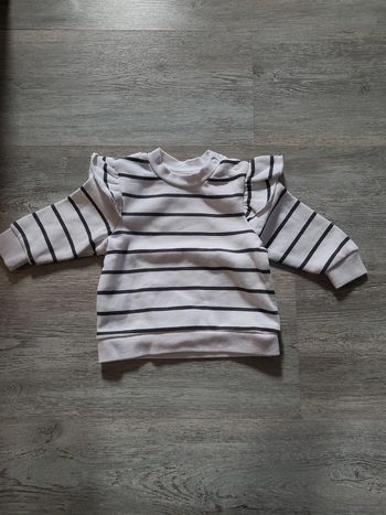 Sweat chaud blanc rayé gris foncé