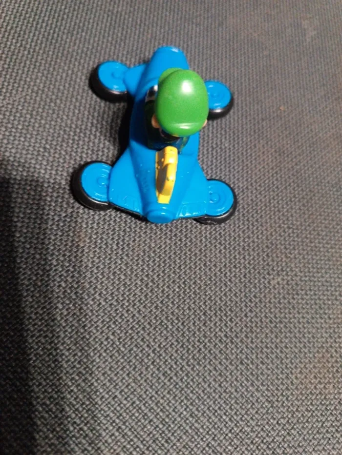Luigi et sa voiture Mario Kart - photo numéro 3