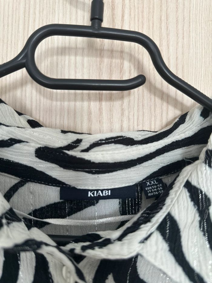 Chemise fluide manches longues zébrée noir blanc taille XXL 50/52 Kiabi - photo numéro 6