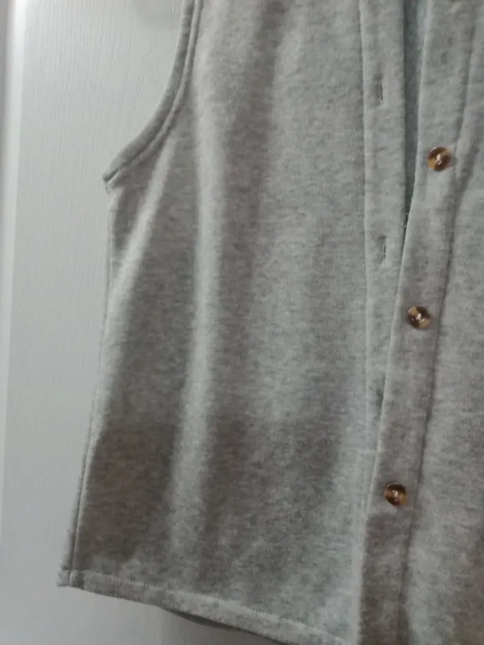 Veste sans manche grise - photo numéro 4