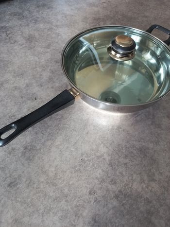 Sauteuse avec couvercle