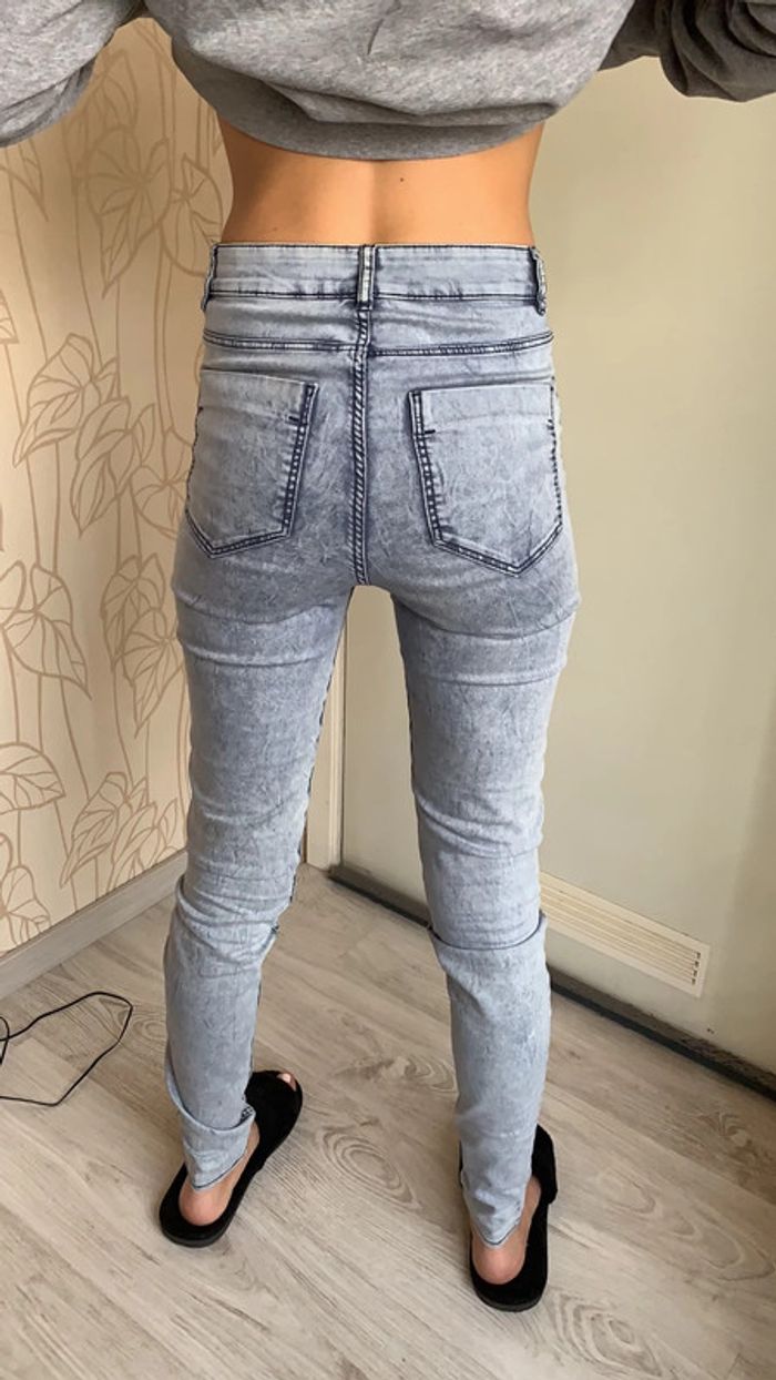 Jeans clair en parfait état - photo numéro 2