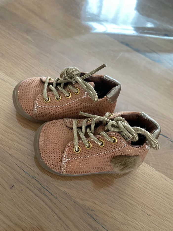 Chaussure premiers pas taille 18