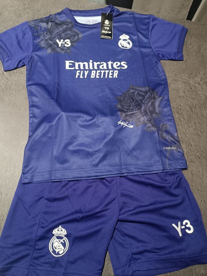 Tenue foot Real Madrid édition 120ans. T26