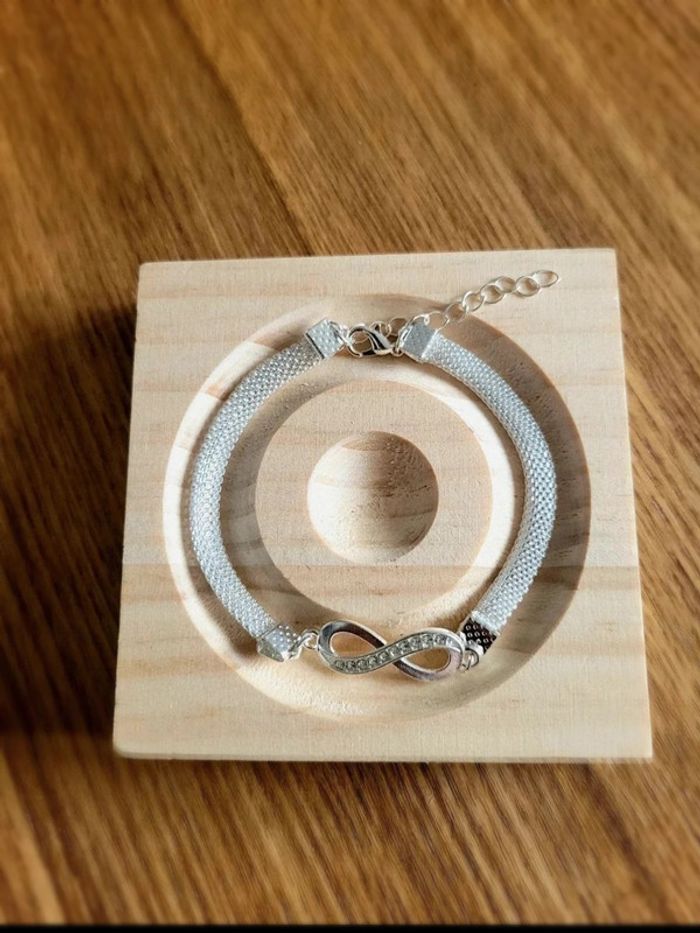Bracelet infini argenté strass – bijou fantaisie symbole amour éternel – chaîne femme chic réglable - photo numéro 4