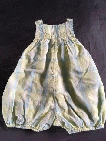 Très jolie barboteuse 1 mois