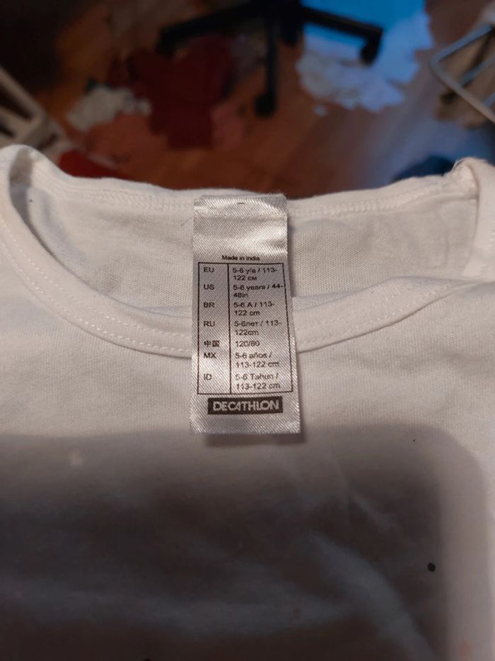T-shirt Décathlon 5-6A neuf - photo numéro 3