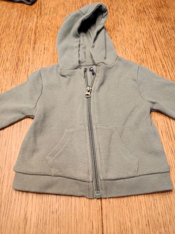 Gilet 9 mois porté deux fois