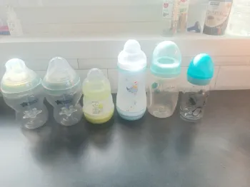 Lot de divers biberons