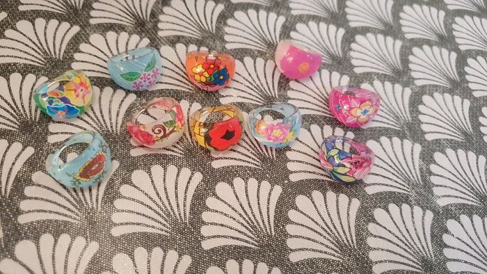 10 bagues en résine pour enfant taille 54-55
