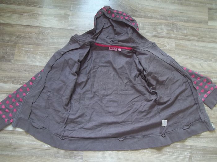Gilet sweat à capuche taupe à cœurs roses NKY 12 ans - photo numéro 4