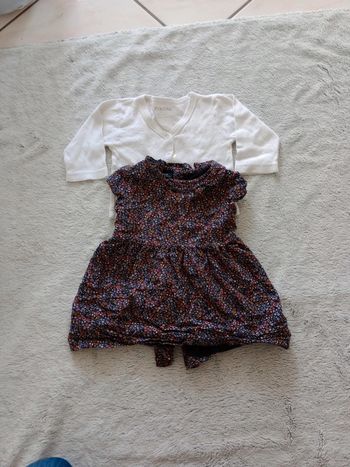 Robe et gilet  lot de 2.   9 mois c46