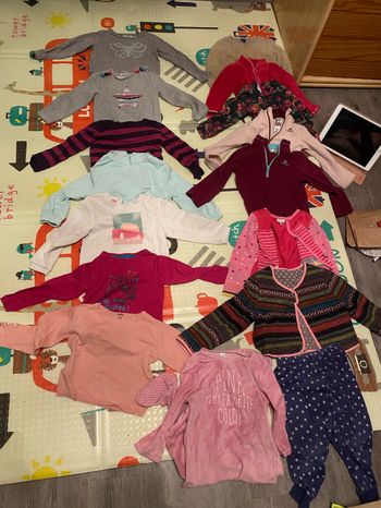 Lot 16 pulls/gilets taille 3 ans