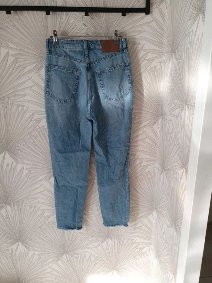 Joli jean troué H&M taille 36 - photo numéro 2